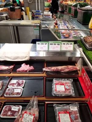 秀山佳慧超市預包裝食品操作疑云 重新稱重與包裝袋按牛肉價賣是否合規？